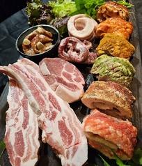 炭いぶし極上サムギョプサル テジワン